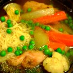 Ízletes, pikáns csirkehús leves, cérnametélttel