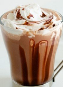 Forró csokoládé kókuszos tejszínhabbal