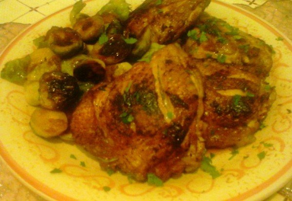 Gyömbéres sült csirkecombok – chili szószos kelbimbóval