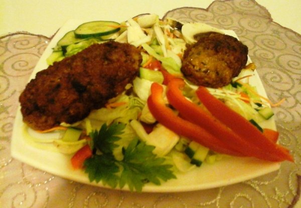 miccs-muzsdélyos káposzta salátával