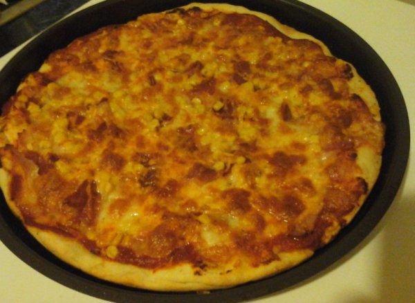 mozarella sajtos és prosciutto olasz sonkás pizza