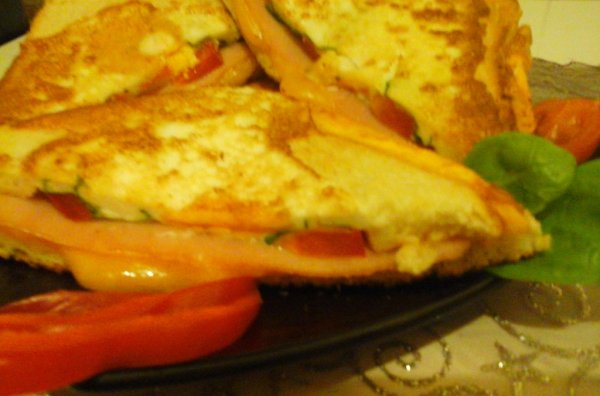 tükörtojásos-sonkás-sajtos-spenotós szendvics