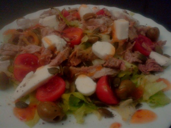 csülök-mozarellával és salátával - mangós chilis szósszal