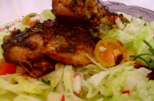 füstös pikáns jamaicai sült csirke – kókuszos rizzsel