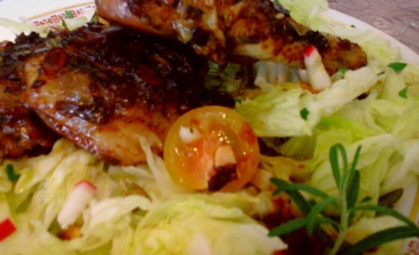 füstös pikáns sült csirke jamaicai – kókuszos rizzsel