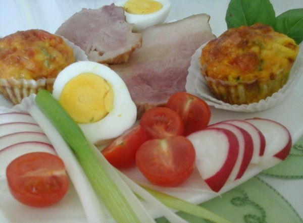 húsvéti sonka zöldséges tojásos muffinnal