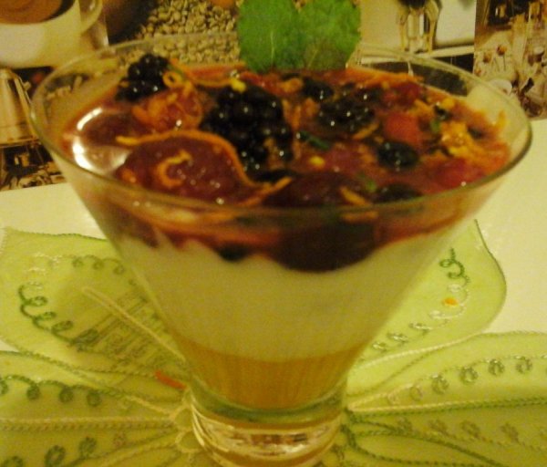 mangós-joghurtos kehely erdei gyümölccsel