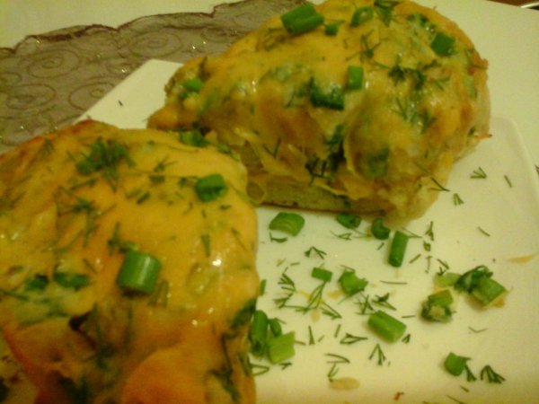 ropogósra sült fűszeres fokhagymás-vaja-cheddar sajtos baguette