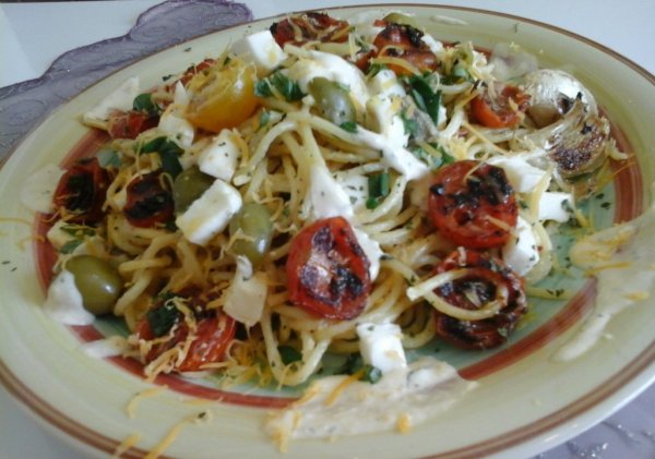 tejszínes sült paradicsomos spagetti mozarellával sült fokhagymával