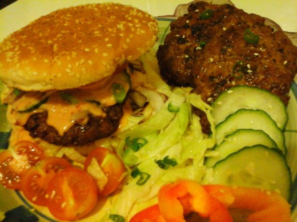 Jamaikai pikáns dupla sajtos hamburger4