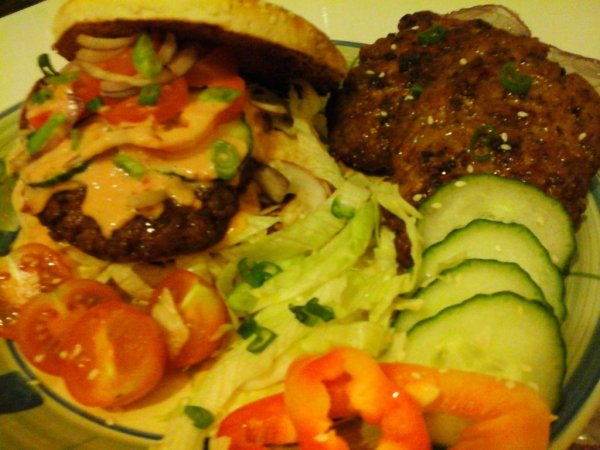 Jamaikai pikáns dupla sajtos hamburger5