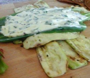 piritott cukkini medvehagymával sajttal töltve1