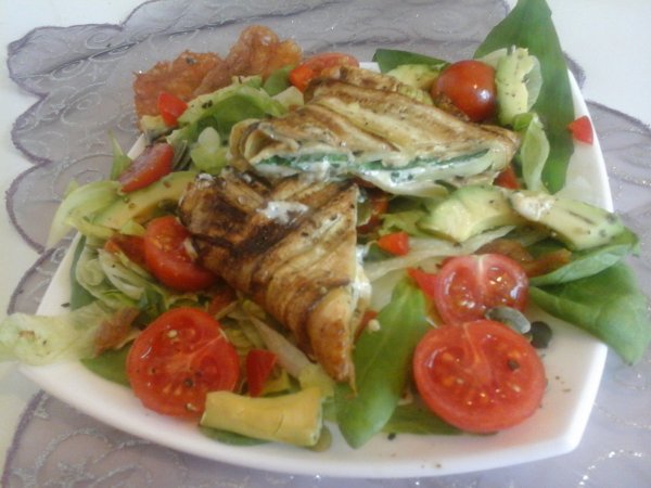 piritott cukkini medvehagymával és sajttal töltve1