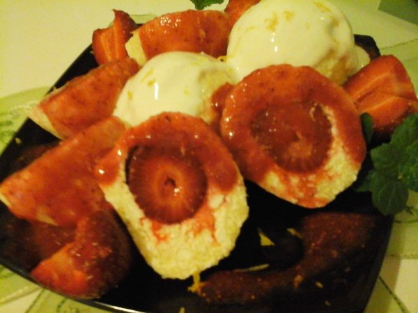 turógombóc eperrel töltve - eperöntettel3