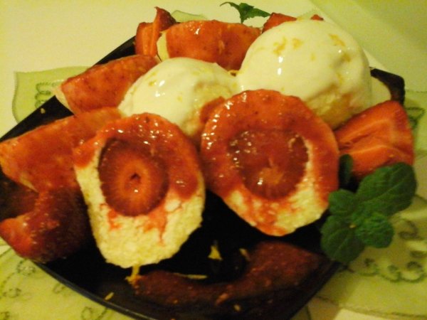 turógombóc eperrel töltve - eperöntettel4