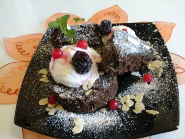 Csupa csokis brownie vanília fagylalttal - szederrel3