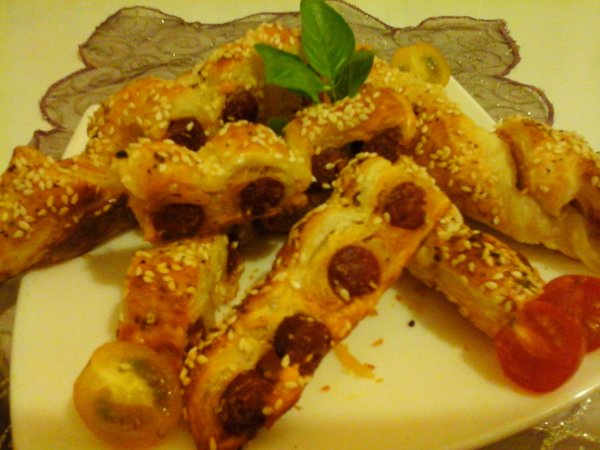 Kakukkfüves kolbászos falatkák-Baconos csavart1