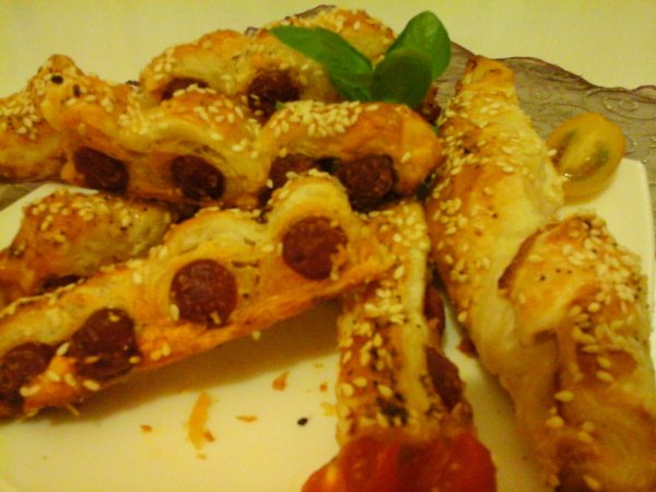 Kakukkfüves kolbászos falatkák-Baconos csavart6