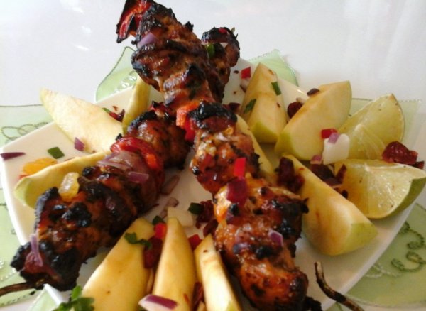 Mentás-citromos saslik-almás-uborka salátával1