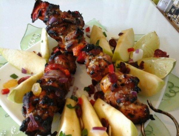 Mentás-citromos saslik-almás-uborka salátával4