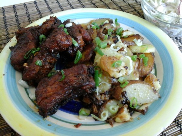 Ragadós BBQ sült oldalas – fűszeres krumplival-Amerikai káposztasaláta - Coleslaw1