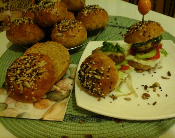 Klarissza pulyka burgere-mandulás pestos szósszal és fetás-tejszínes krémmel5