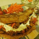 Kókuszos currys csirkés gyros teljeskiörlésű pitában mentás feta sajtos uborkás szósszal5