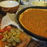 Mexikói taco húsos dupla sajtos teljeskiörlésű pizza előkészület alapszósz feltét1