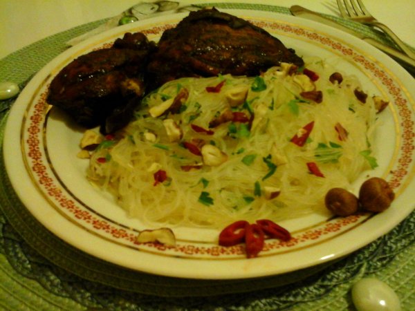 karamellizált csirke  fűszeres rizstésztával3