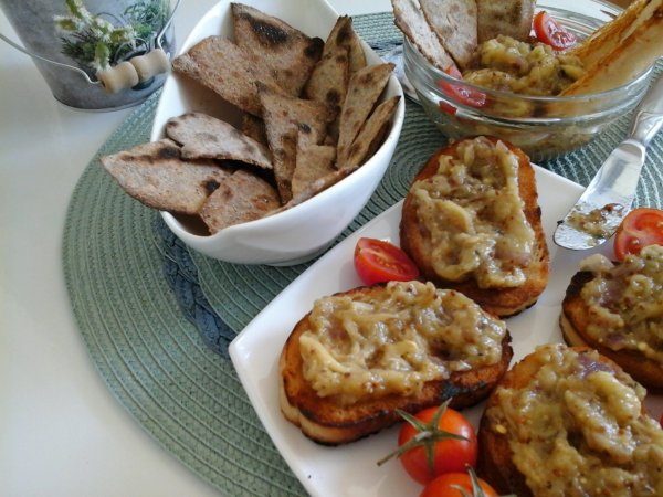 pikáns padlizsánkrém teljeskiörlésű tortilla chipessel - pirítóssal1