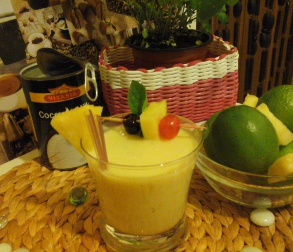 Kókuszos ananász turmix1