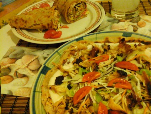 Rozmaringos pikáns sült csirkével töltött-tökmagos wellness lepénykenyér1