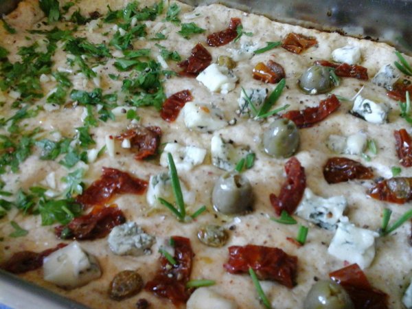 Teljeskiörlésű Olivás-Kéksajtos Focaccia1