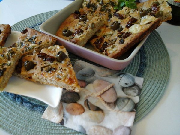 Teljeskiörlésű Olivás-Kéksajtos Focaccia2