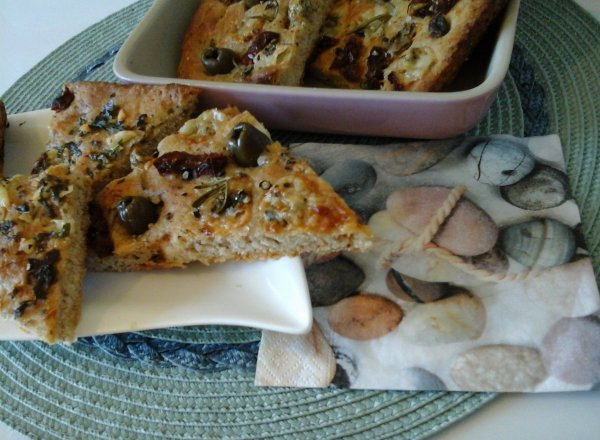 Teljeskiörlésű Olivás-Kéksajtos Focaccia3