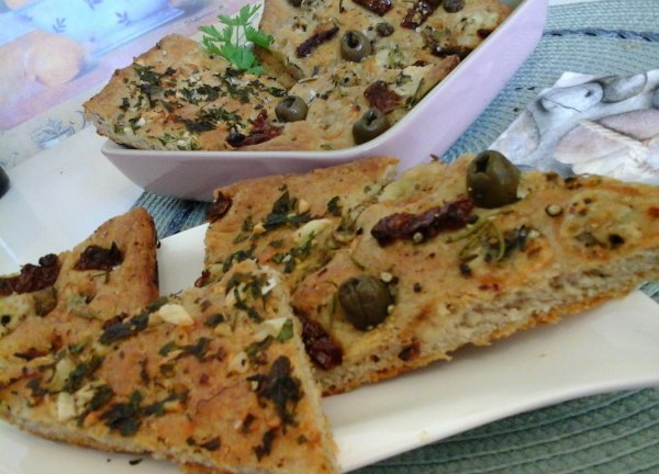 Teljeskiörlésű Olivás-Kéksajtos Focaccia7