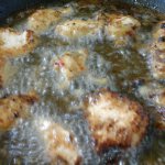 chili szószban pácolt csirkemell csíkok sütése