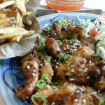 chili szószban pácolt-sült szezámmagos csirkemell csíkok salátával4