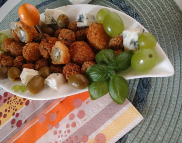 szardellával és kéksajttal töltött sült olívabogyó13