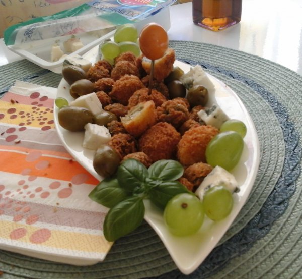 szardellával és kéksajttal töltött sült olívabogyó17