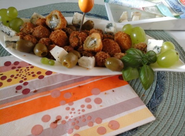 szardellával és kéksajttal töltött sült olívabogyó5