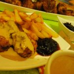 Svéd húsgolyó barnamártással és vörös-kék áfonya dzsemmel11