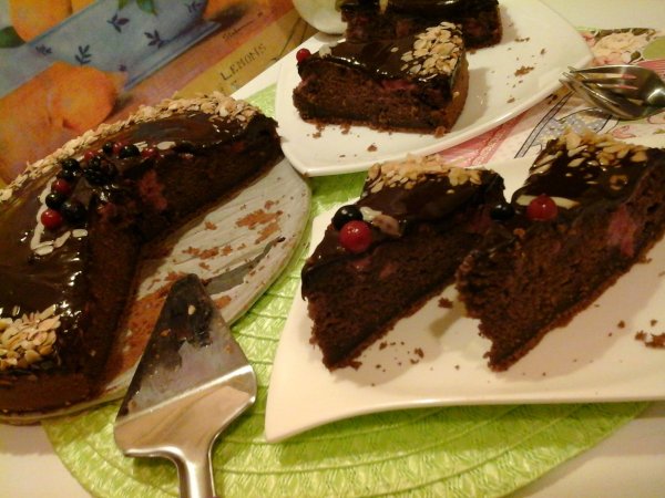 Málnás-csokoládés torta pirított mandulával12