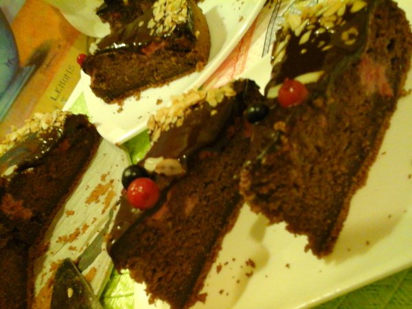 Málnás-csokoládés torta pirított mandulával21