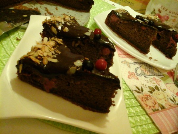 Málnás-csokoládés torta pirított mandulával45