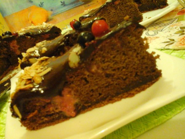 Málnás-csokoládés torta pirított mandulával46