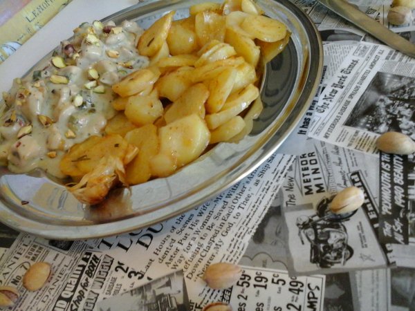 Pisztáciás-gorgonzola kéksajtos tejszínes csirkemell mediterrán sült krumplival1