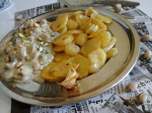 Pisztáciás-gorgonzola kéksajtos tejszínes csirkemell mediterrán sült krumplival7