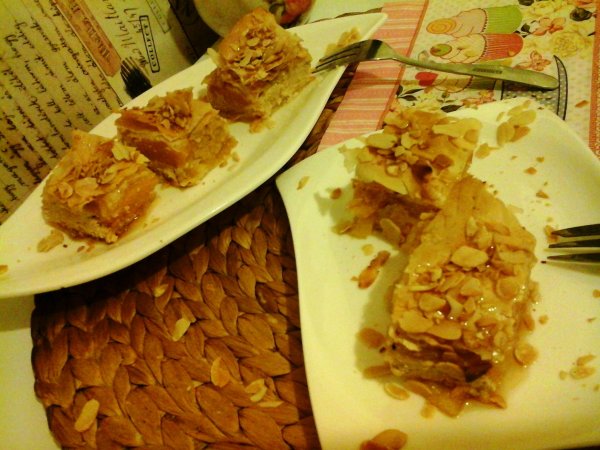 Túrós-barackos rétes juharsziruppal és pirított mandulával1