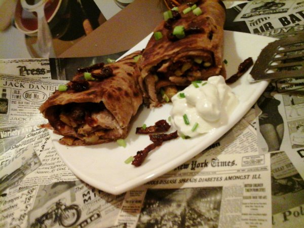 Fűszeres húsos panini sült burgonyával-görög joghurttal2